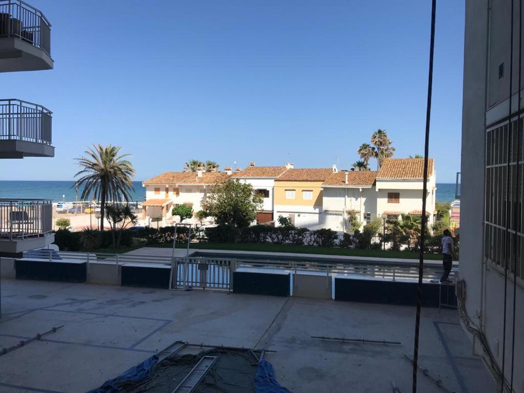 Apartamento En Complejo Residencial Con Piscina Y Garaje Frente Al Mar Валенсия Экстерьер фото